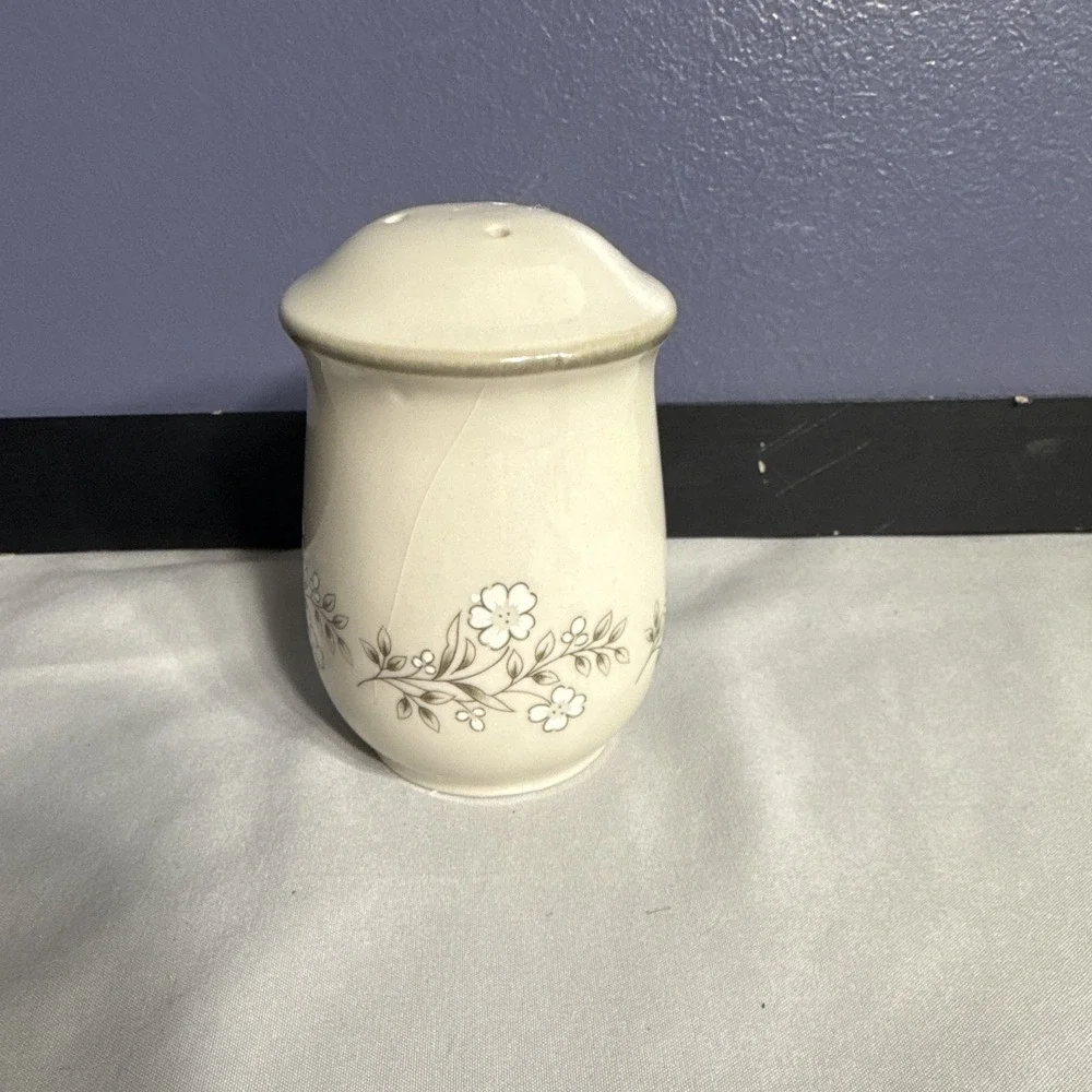 White/Beige Glossy Ceramic Floral Decorative Salt Shaker, Round, 3 in